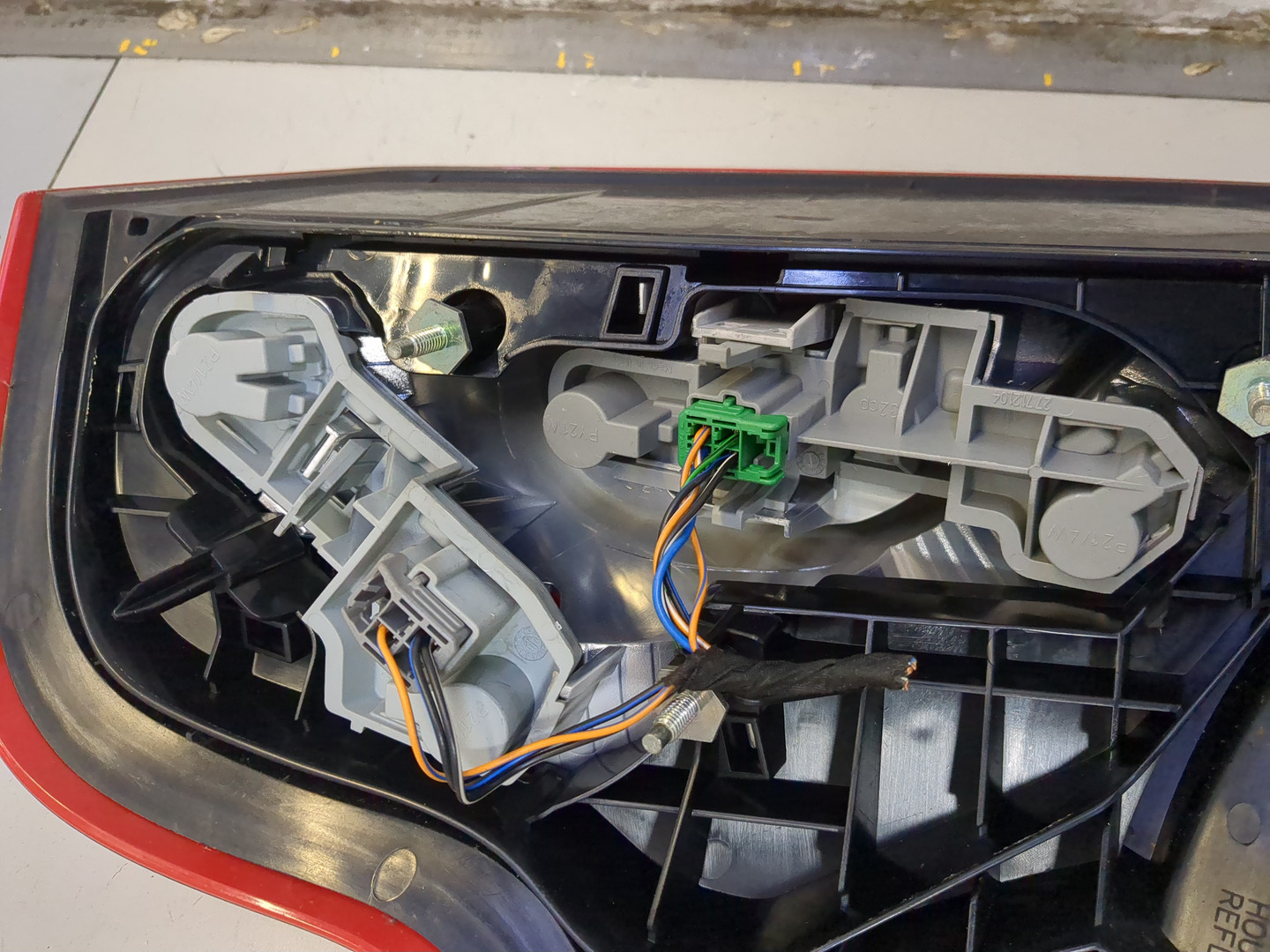 Фонарь задний левый