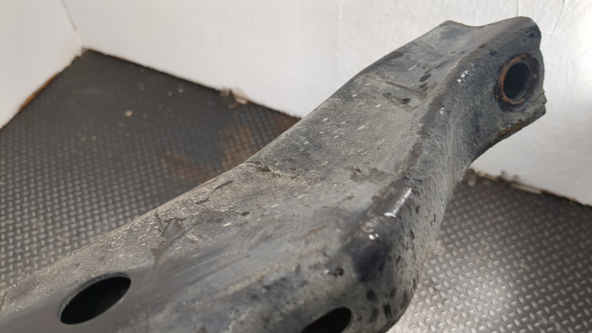 Балка задняя