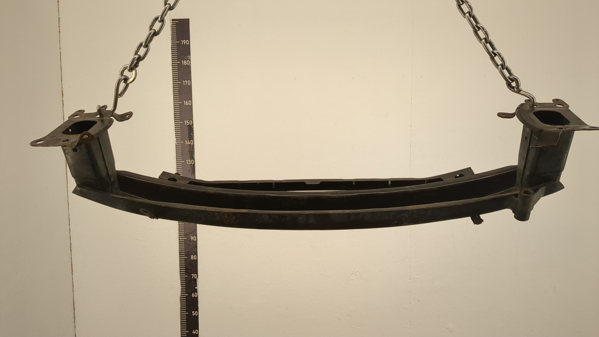 Усилитель переднего бампера