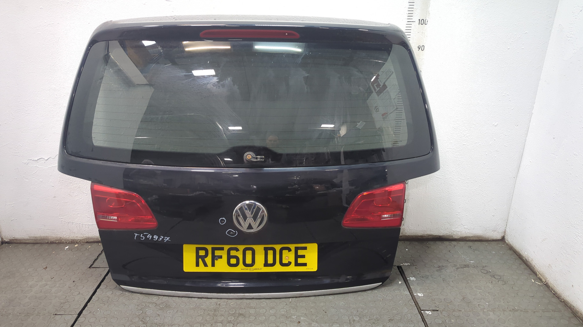 Дверь багажника