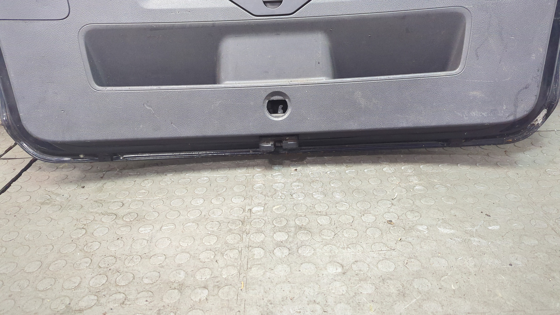 Дверь багажника