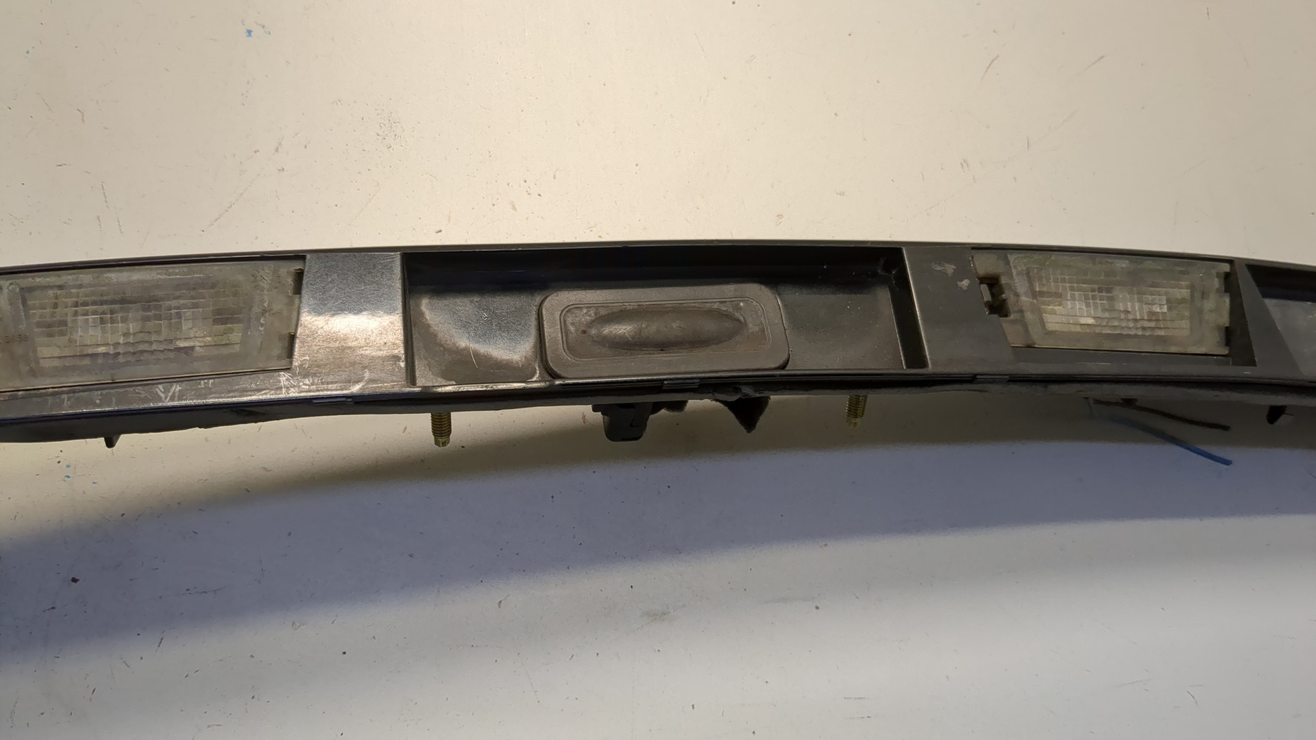 Кнопка открывания багажника