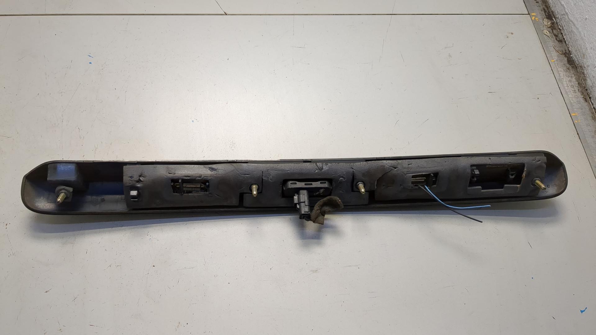 Кнопка открывания багажника