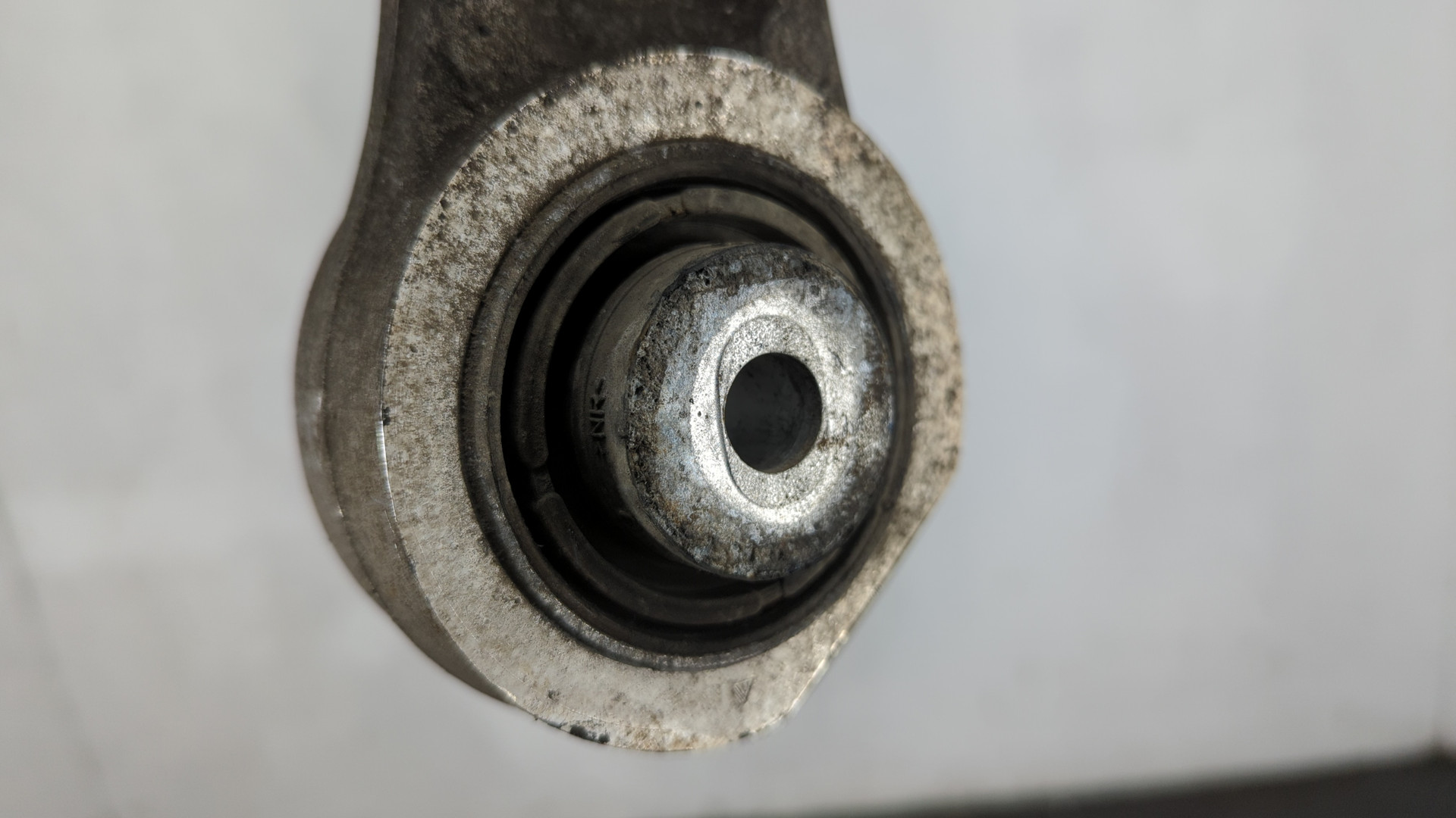 Рычаг передний правый