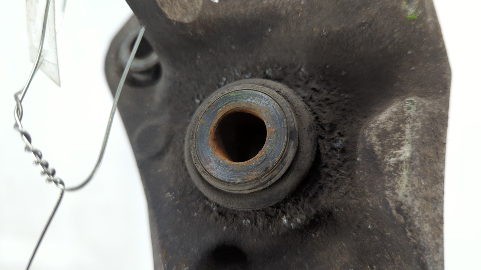 Рычаг передний правый