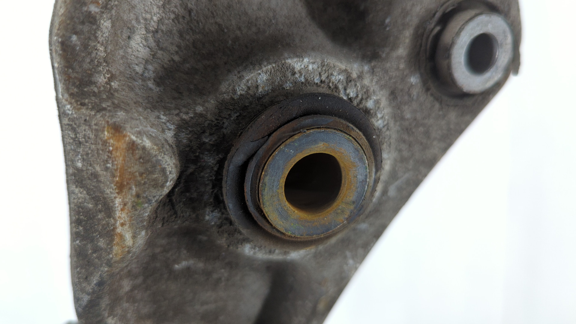 Рычаг передний правый