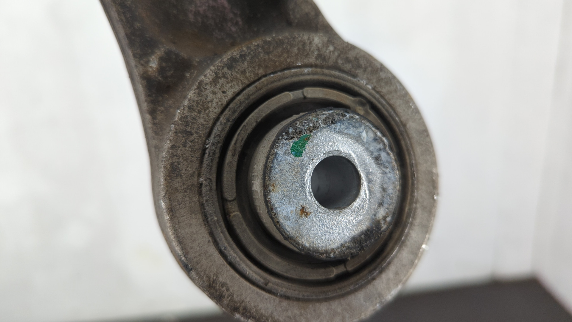 Рычаг передний правый