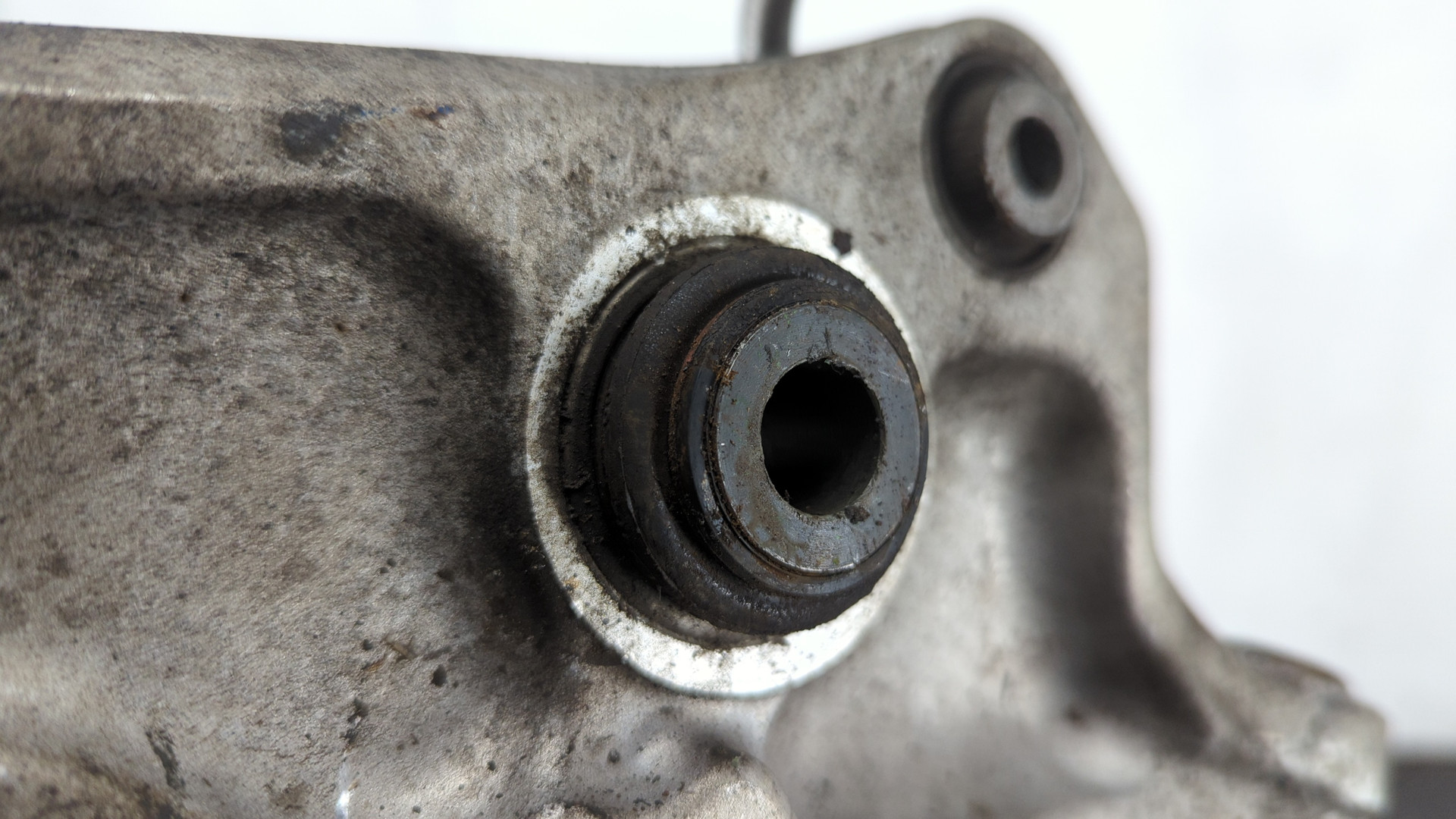 Рычаг передний левый