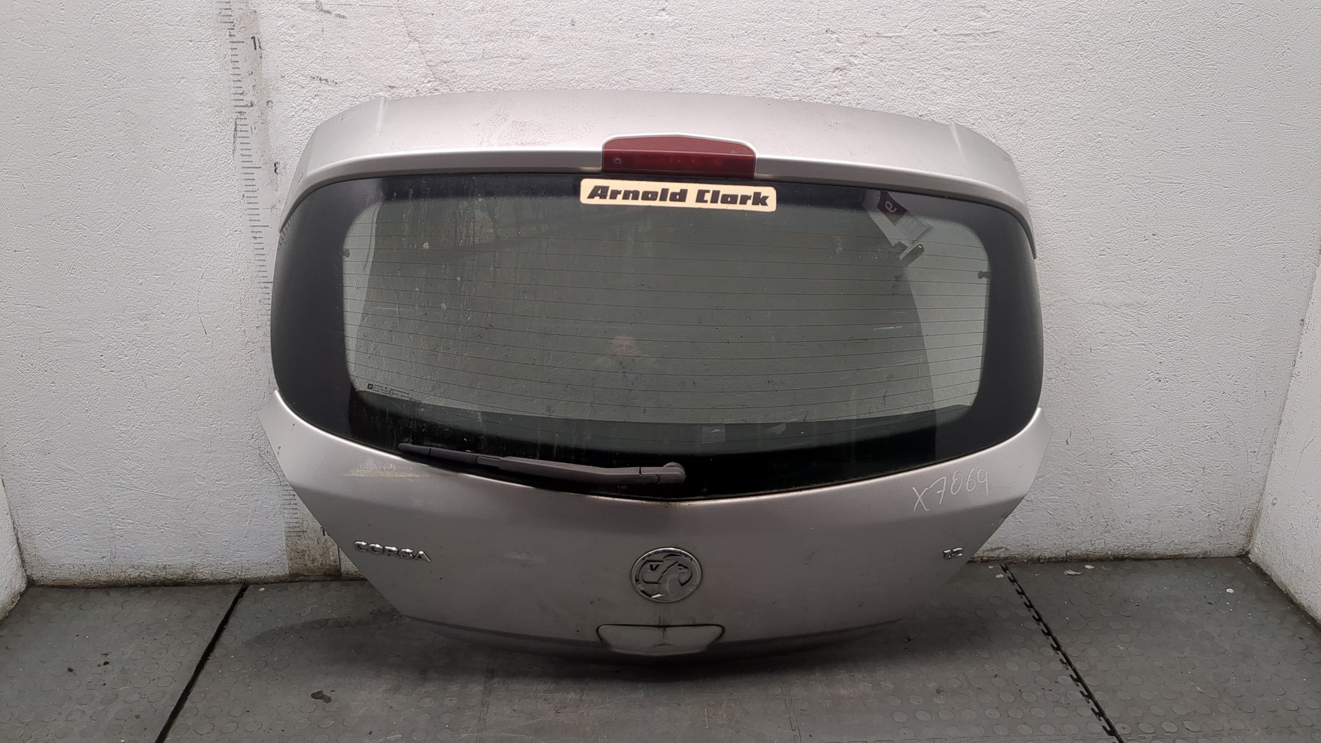 Дверь багажника