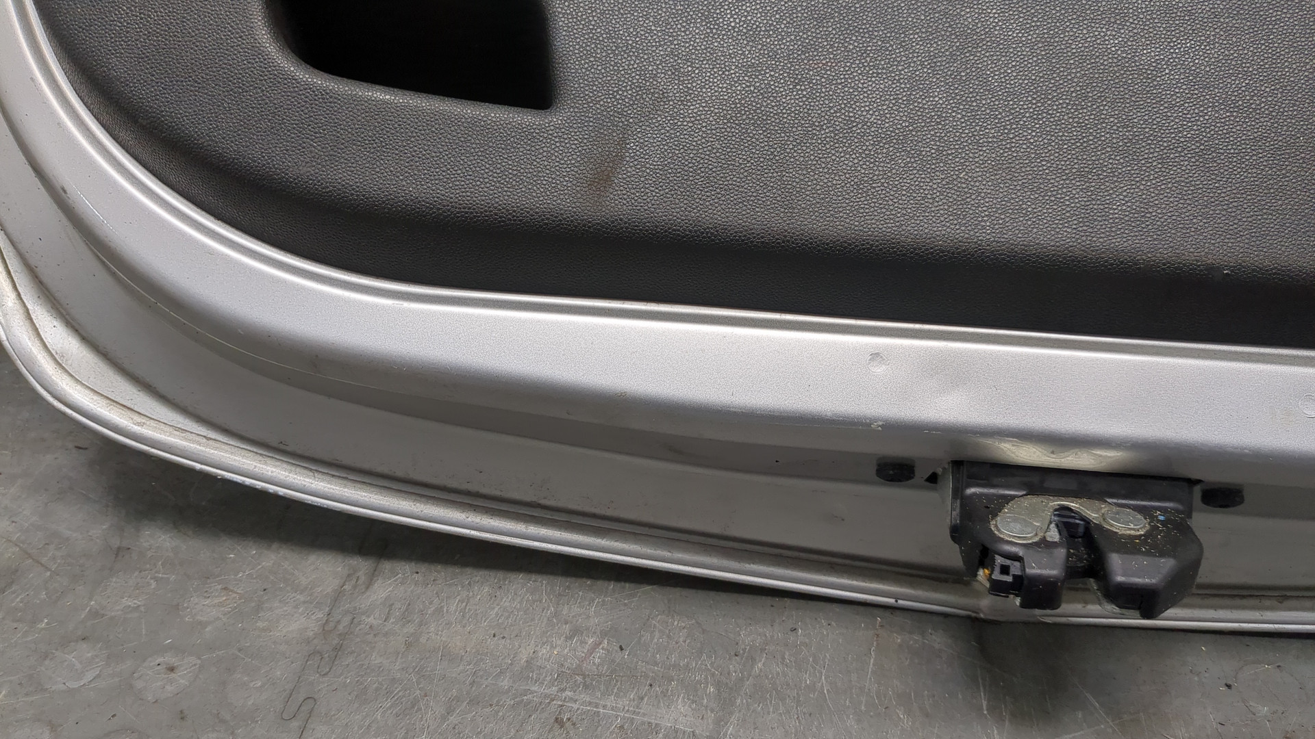 Дверь багажника