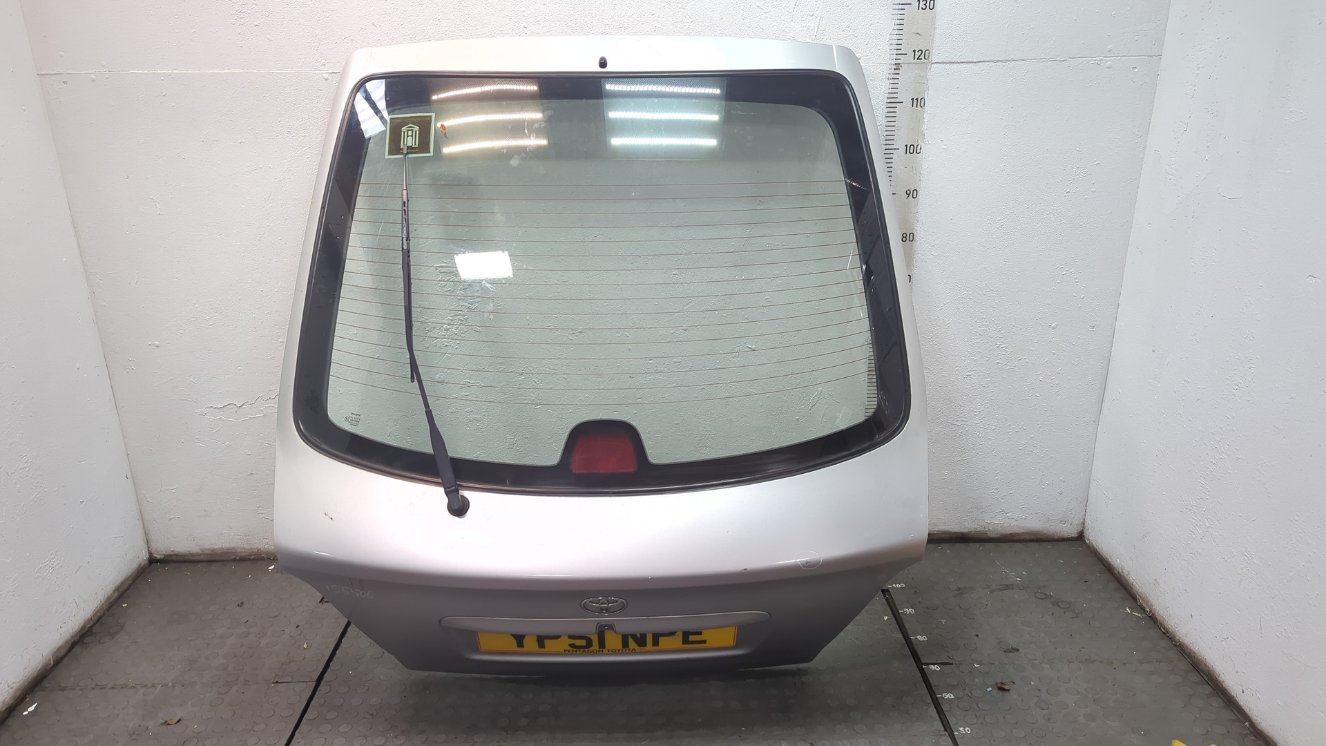 Дверь багажника