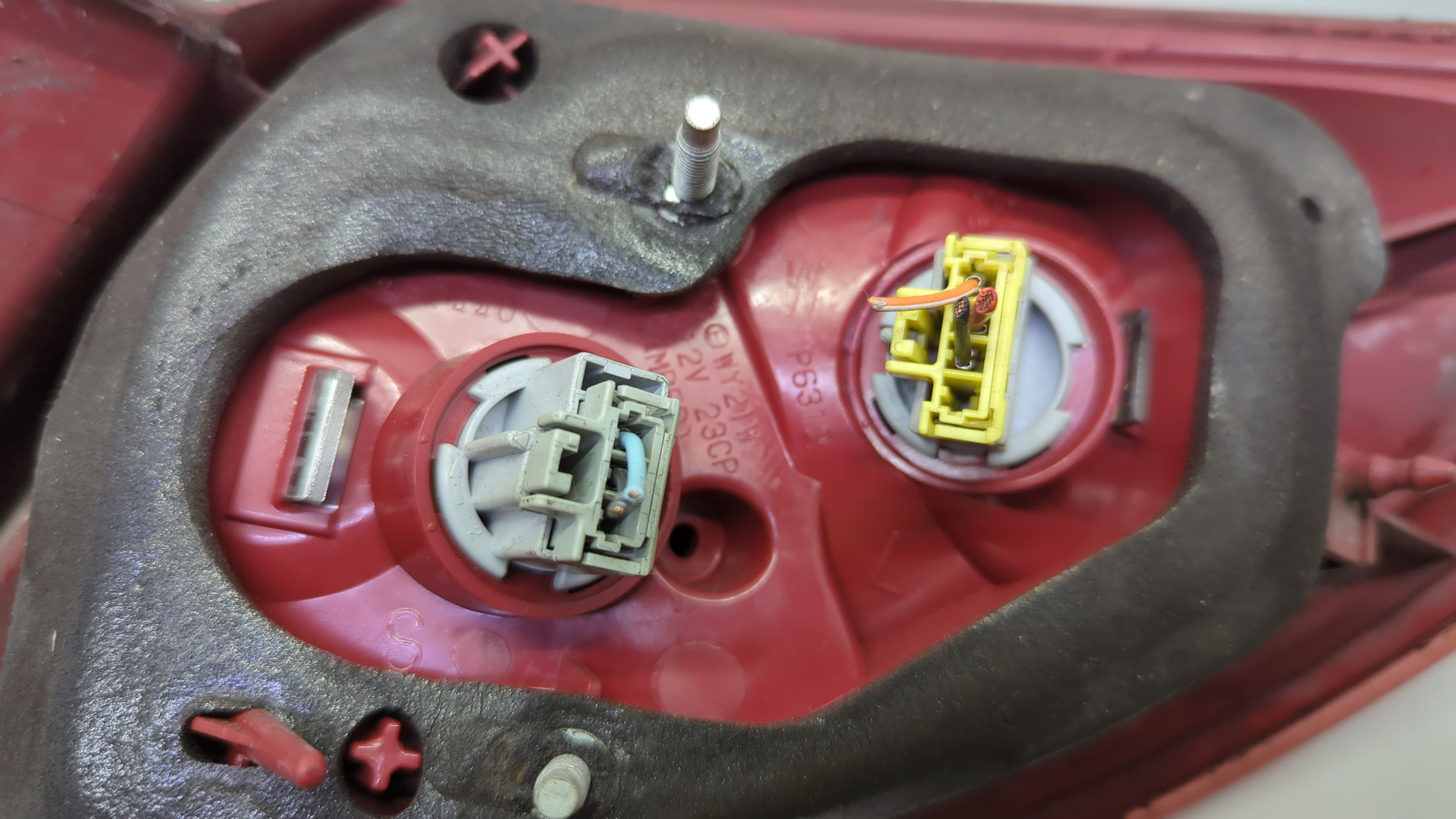 Фонарь задний левый