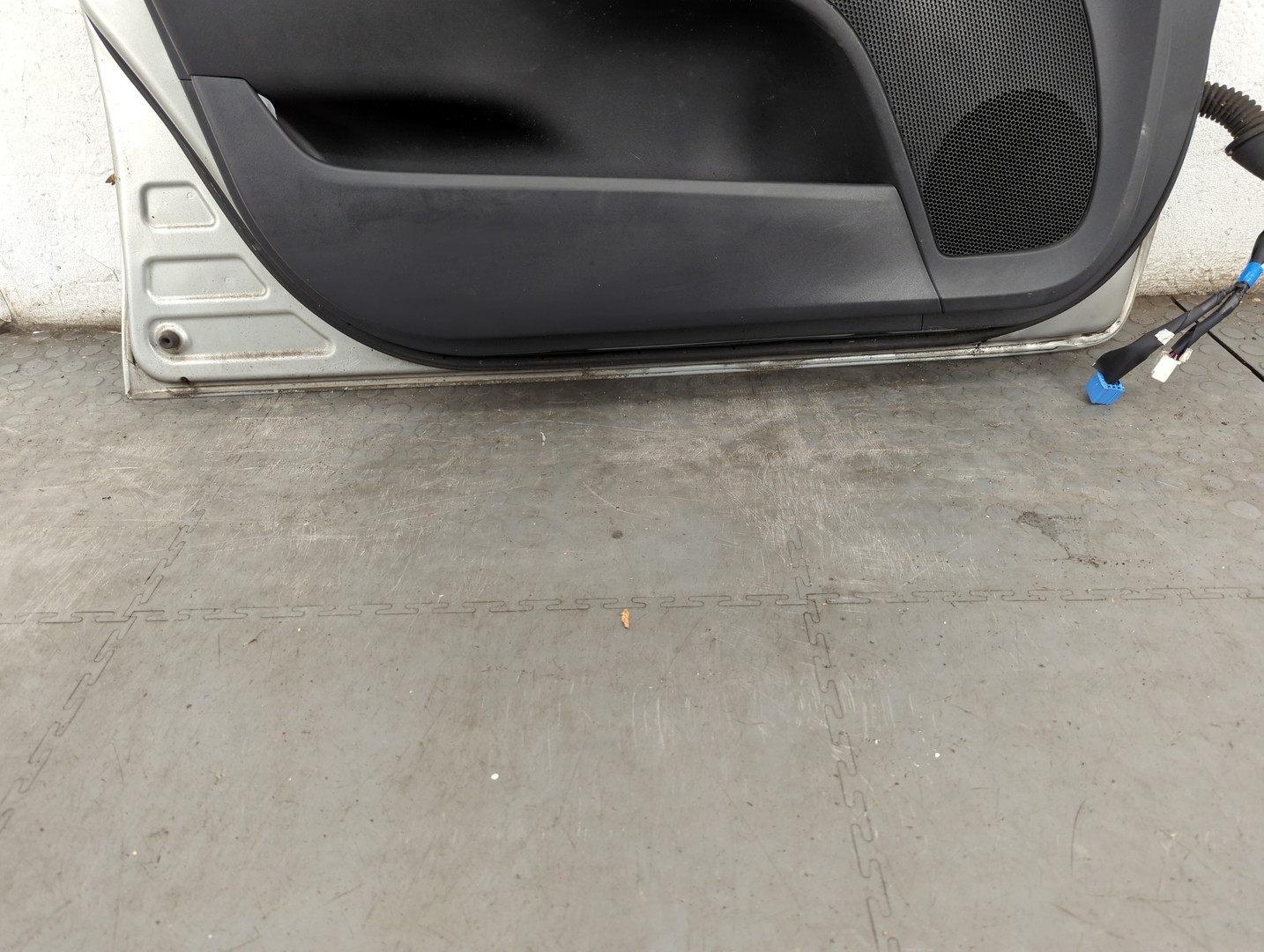 Дверь передняя левая