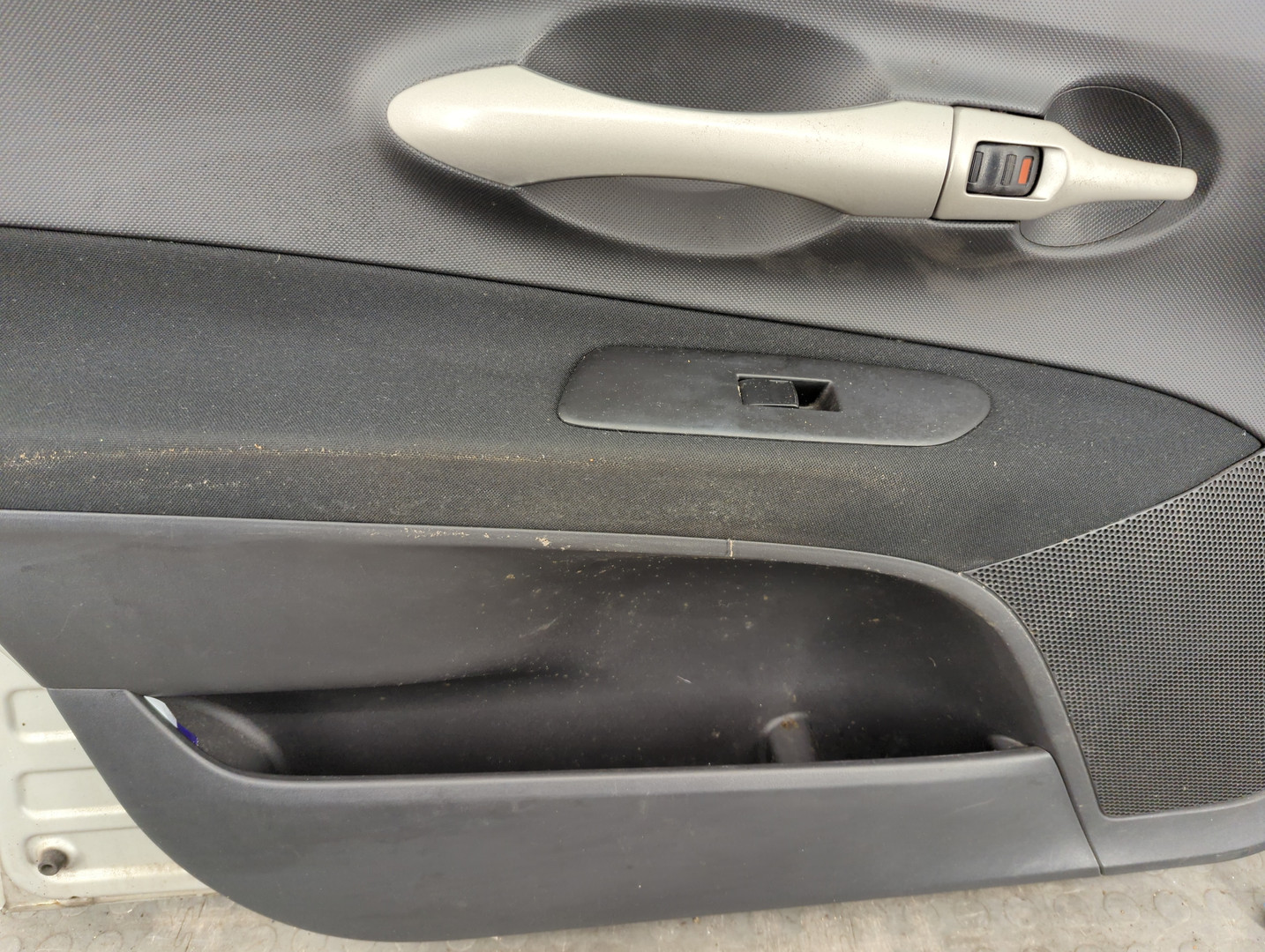 Дверь передняя левая