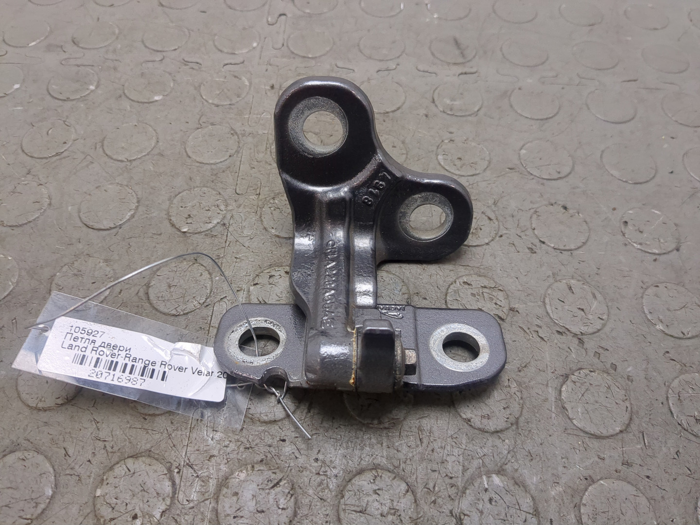 Петля двери