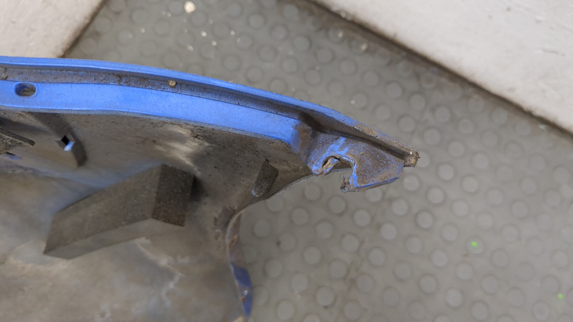 Бампер задний