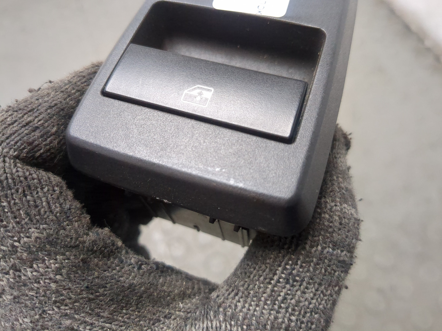 Кнопка стеклоподъемника