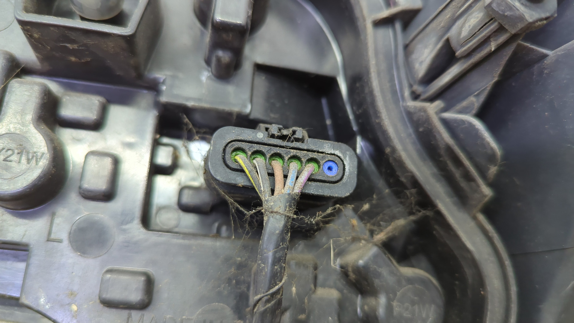 Фонарь задний левый