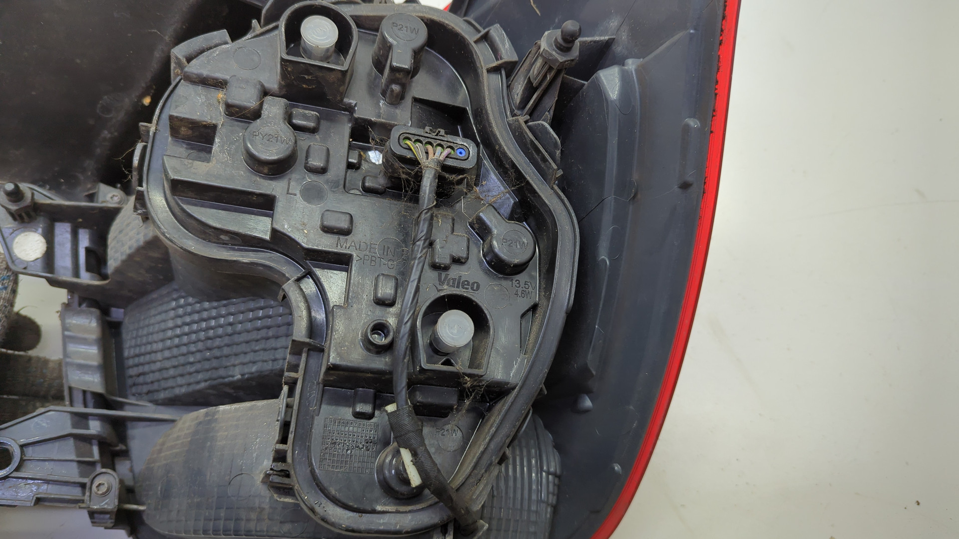 Фонарь задний левый