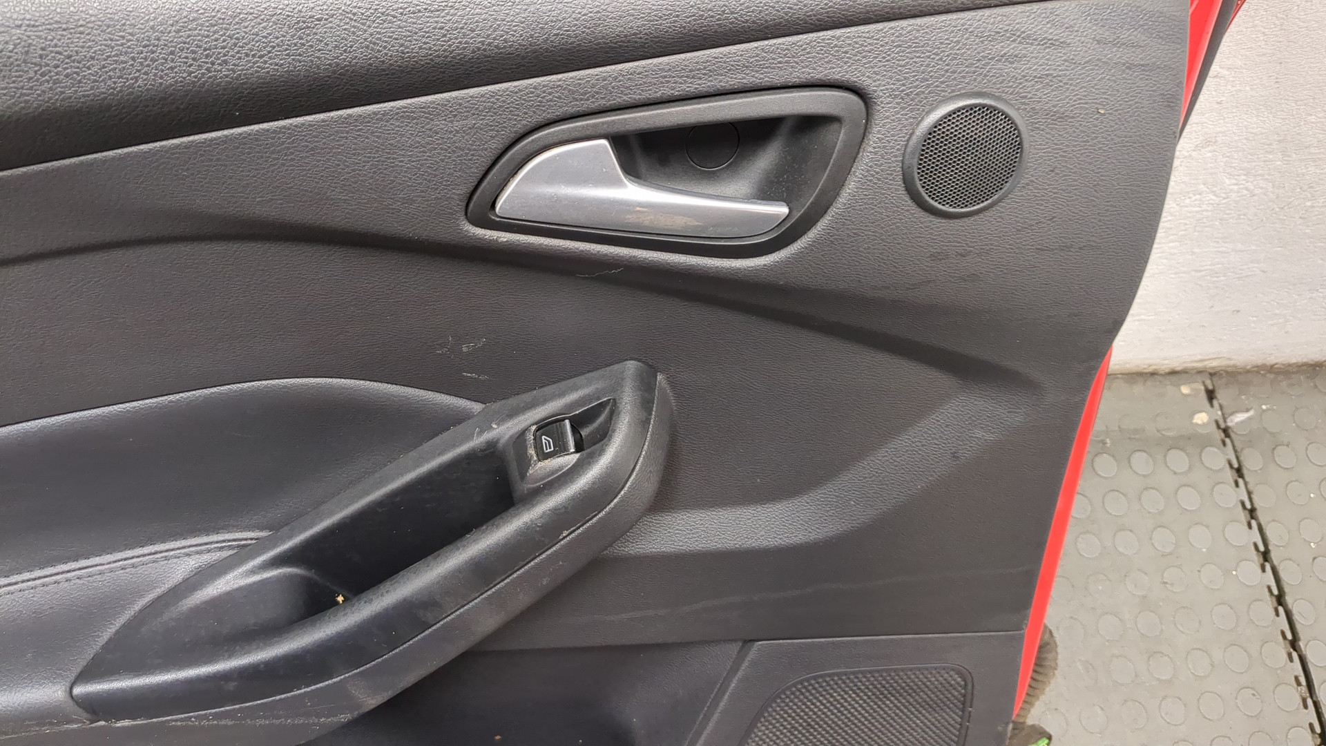 Дверь задняя левая