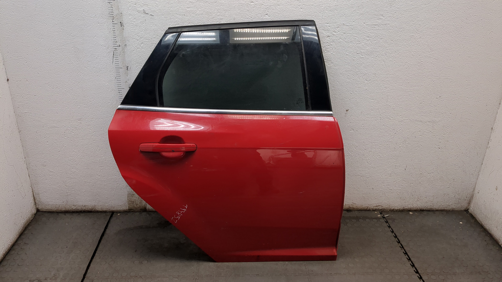 Дверь задняя правая