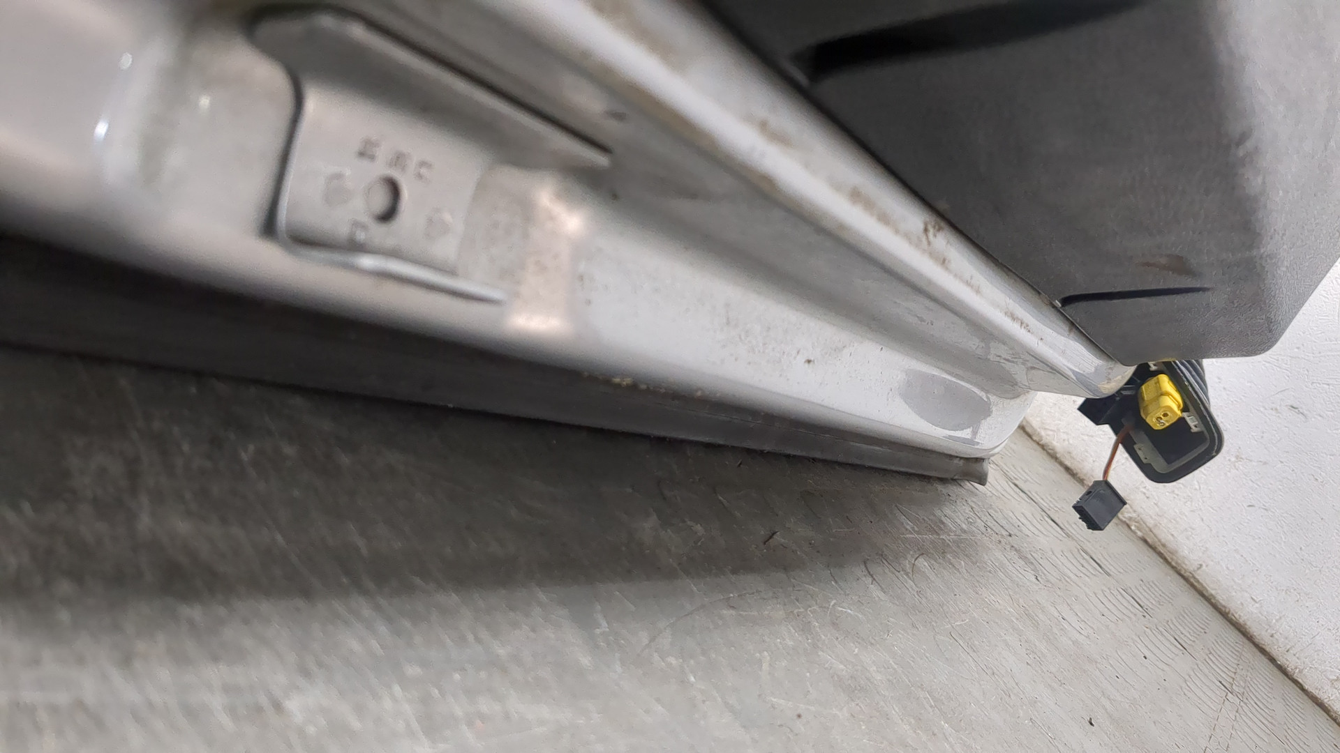 Дверь передняя левая