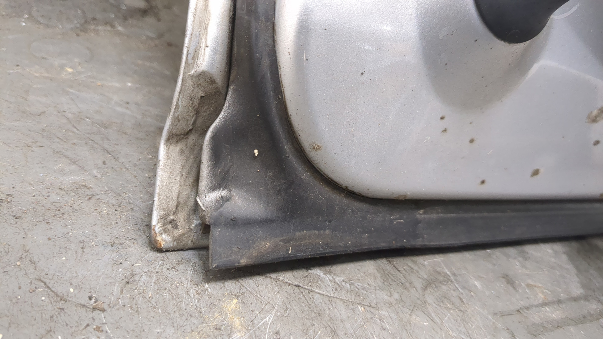 Дверь передняя левая