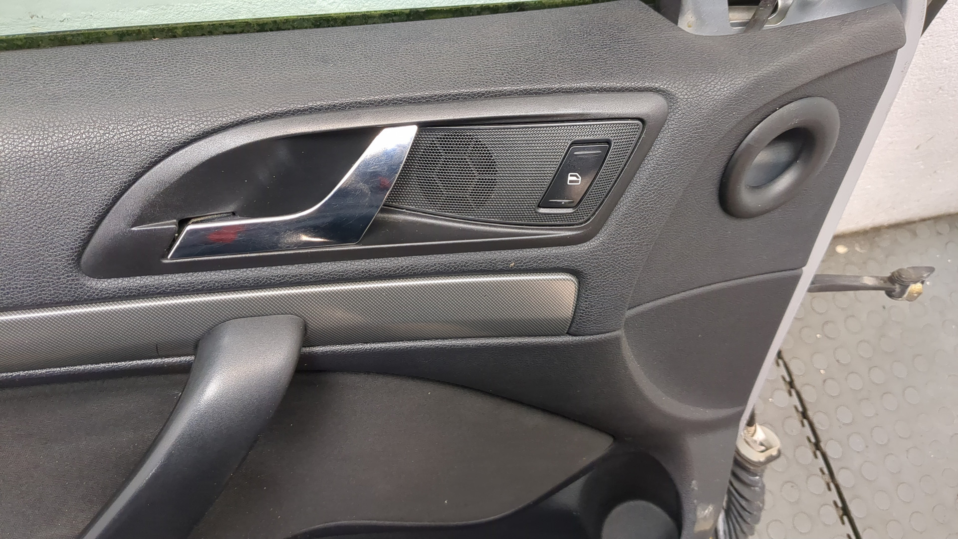 Дверь передняя левая