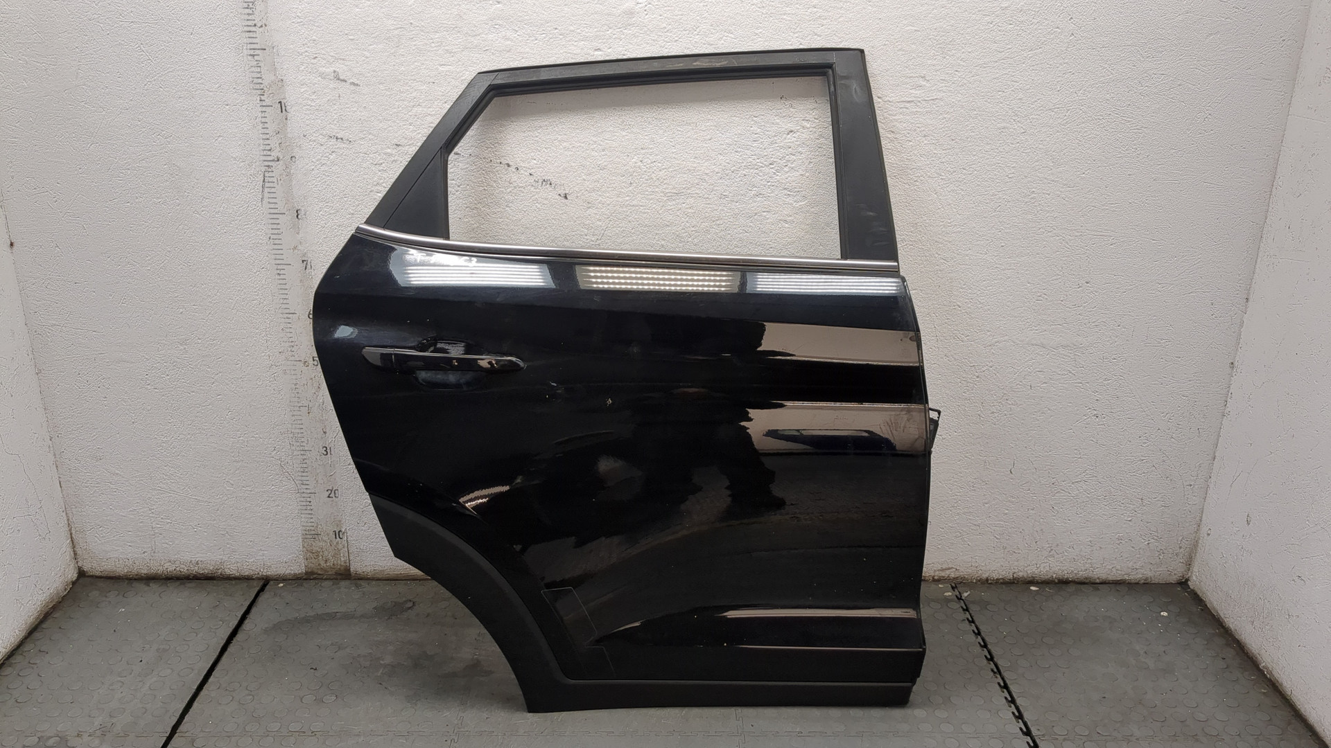 Дверь задняя правая
