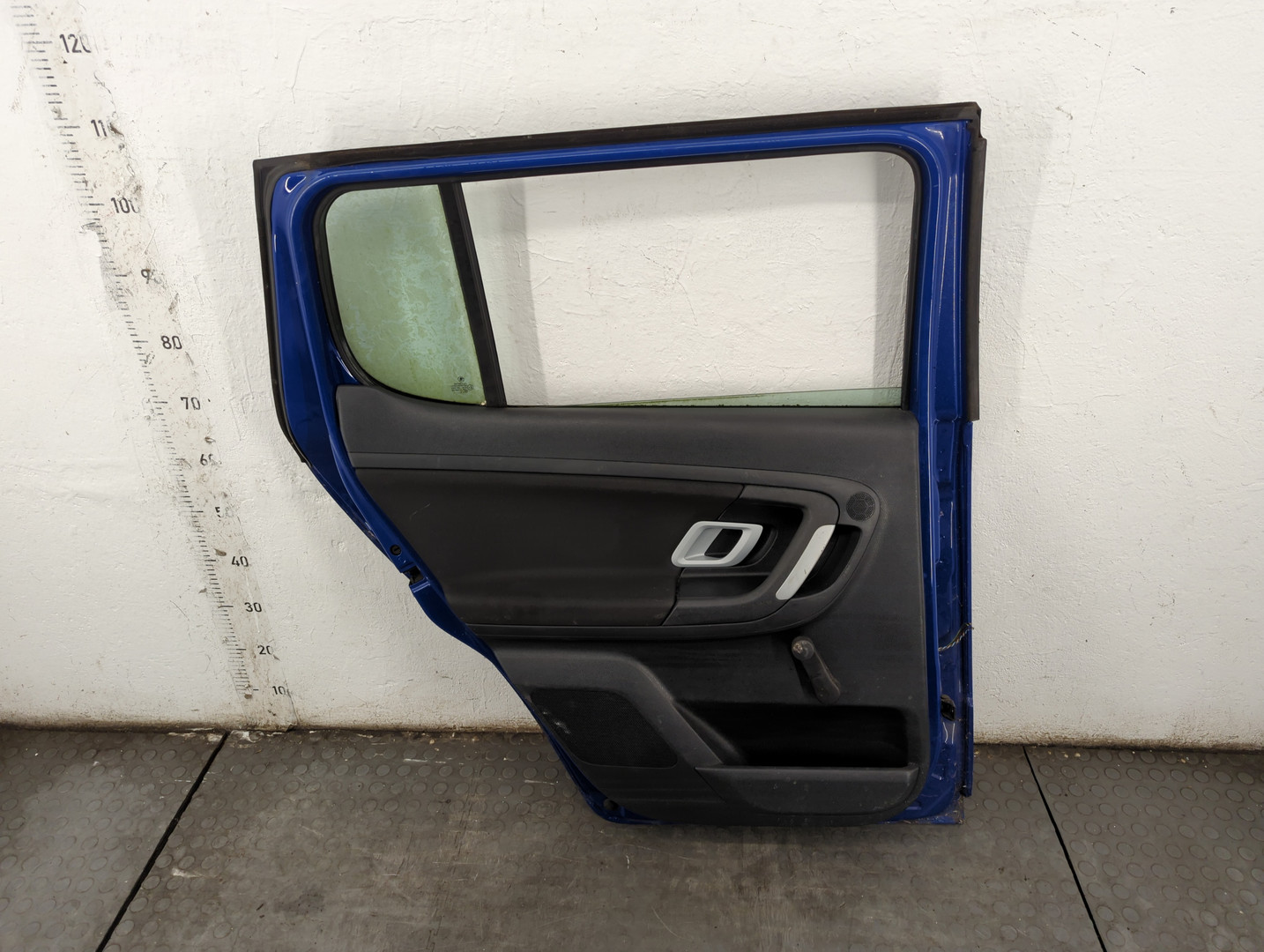 Дверь задняя левая