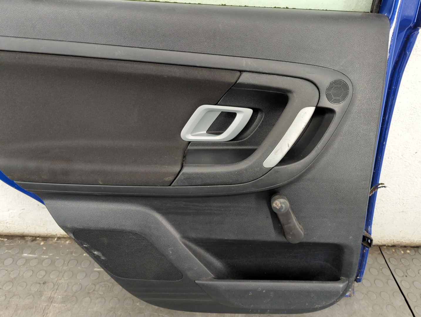 Дверь задняя левая