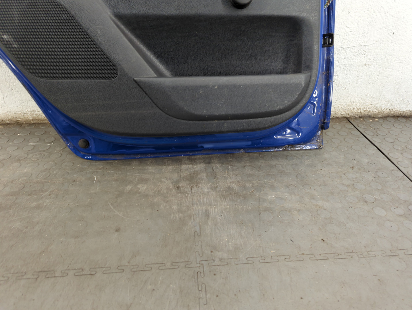 Дверь задняя левая