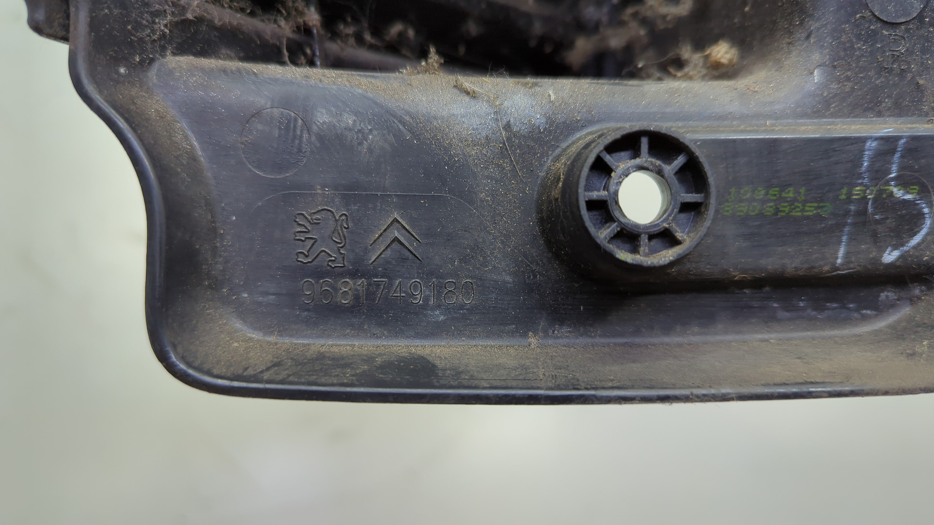 Фонарь задний правый