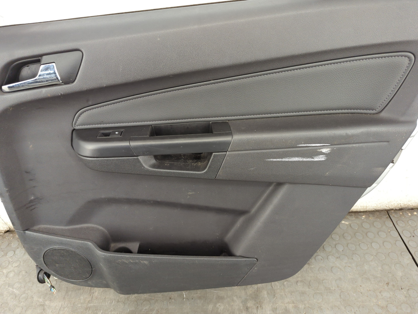 Дверь задняя правая