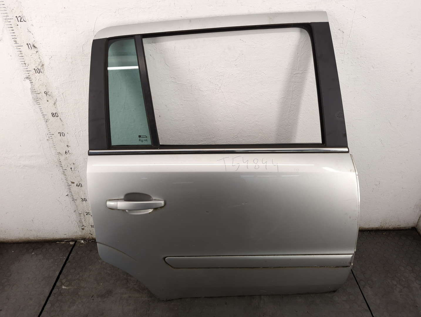 Дверь задняя правая