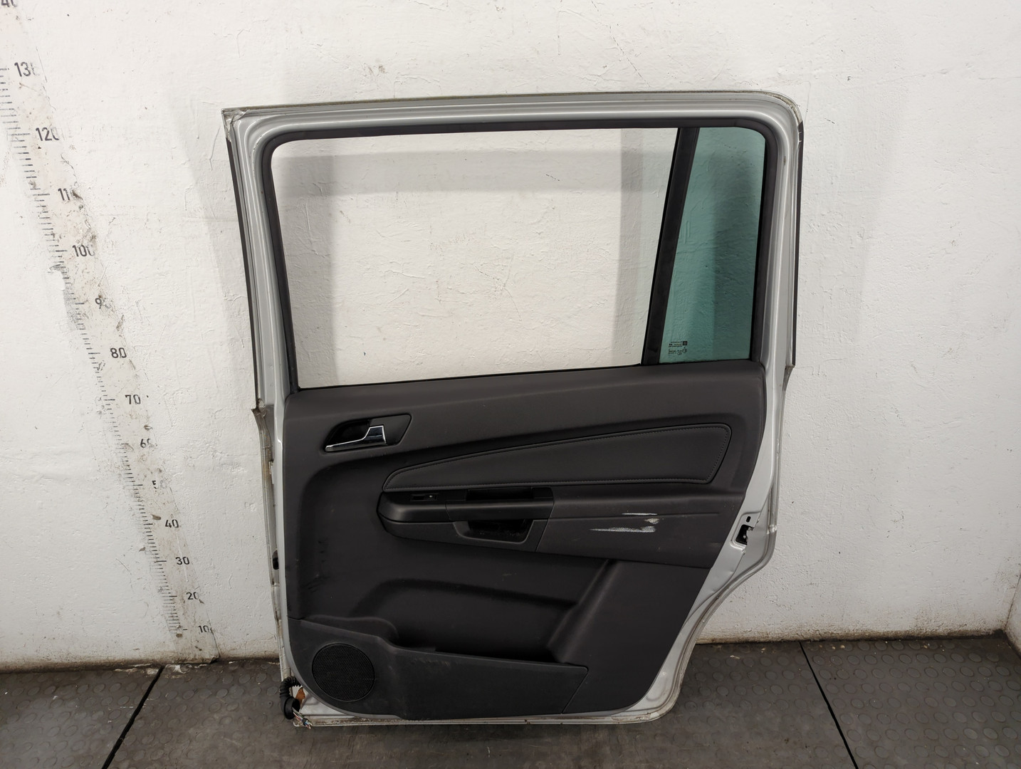 Дверь задняя правая