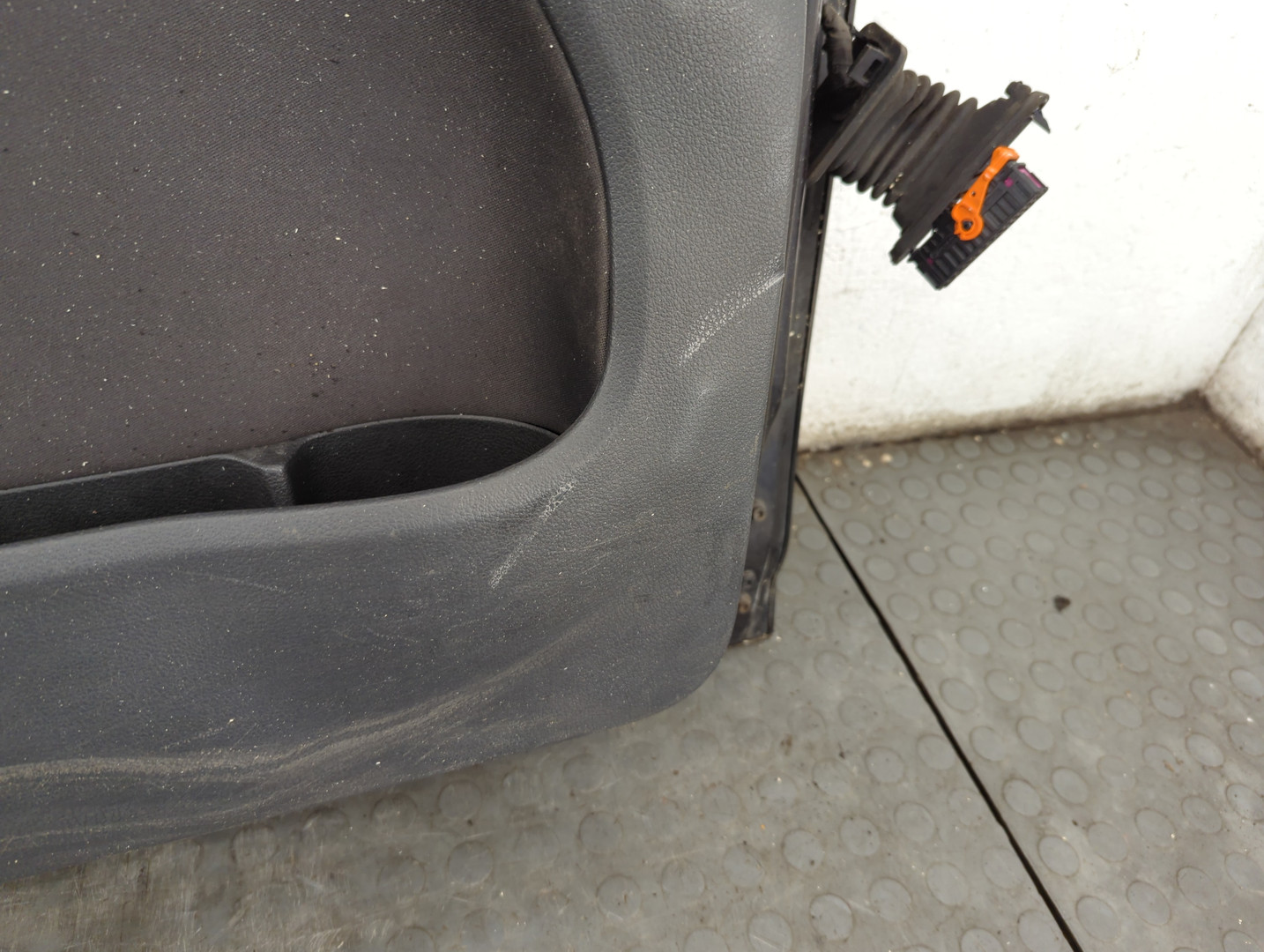 Дверь передняя левая