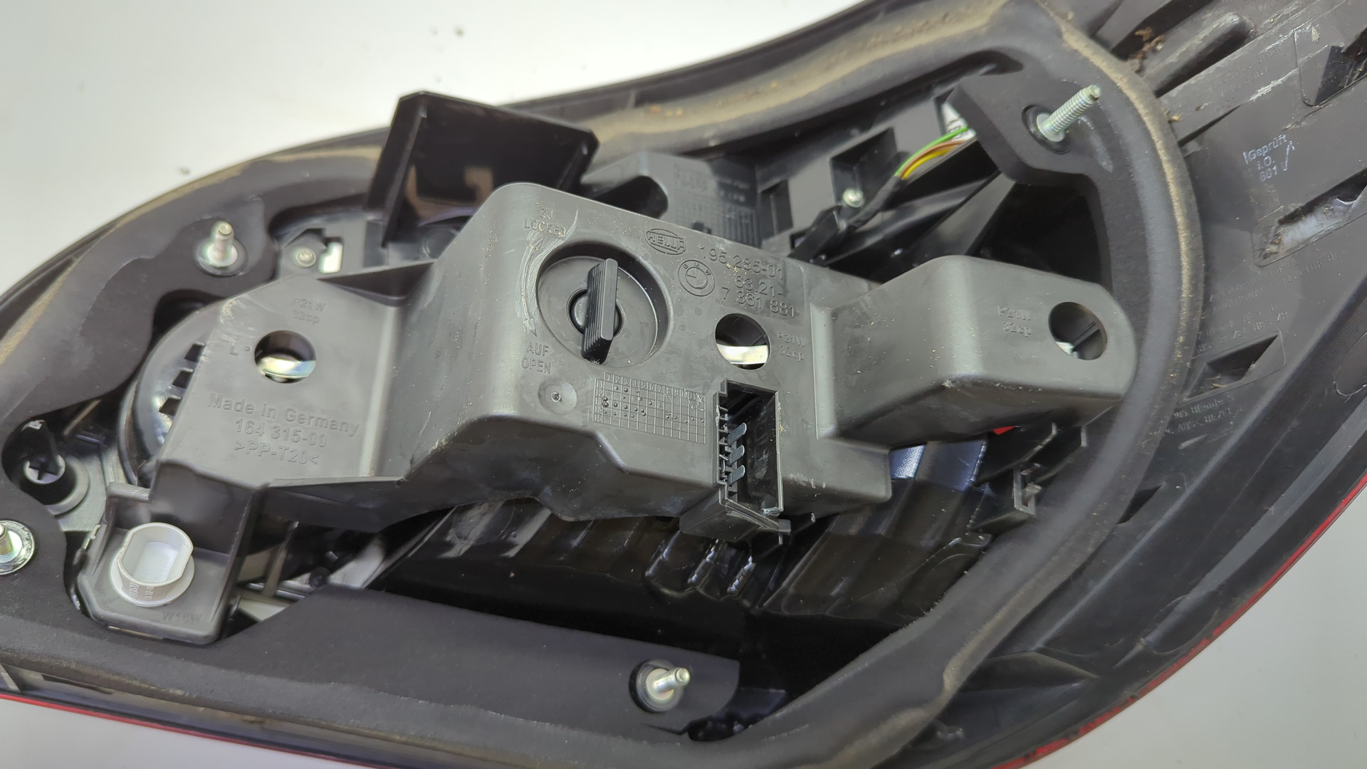 Фонарь задний левый