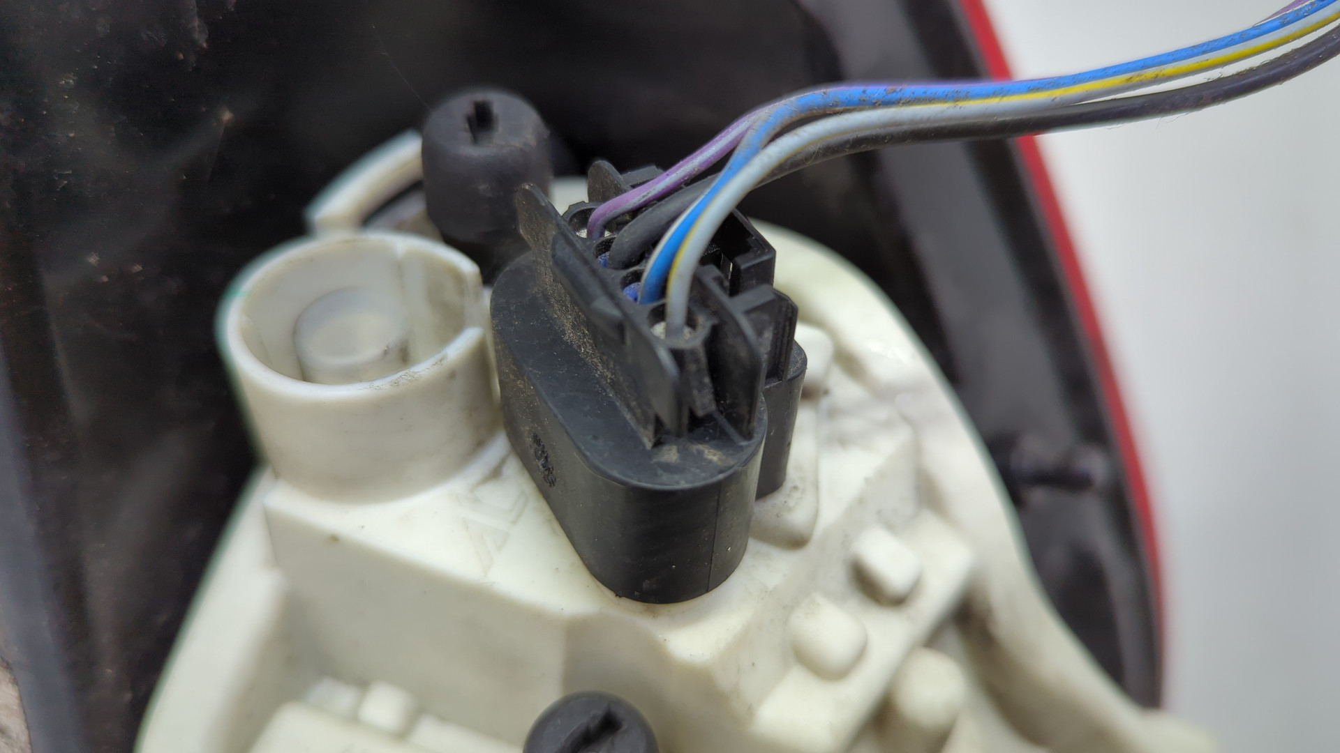 Фонарь задний левый