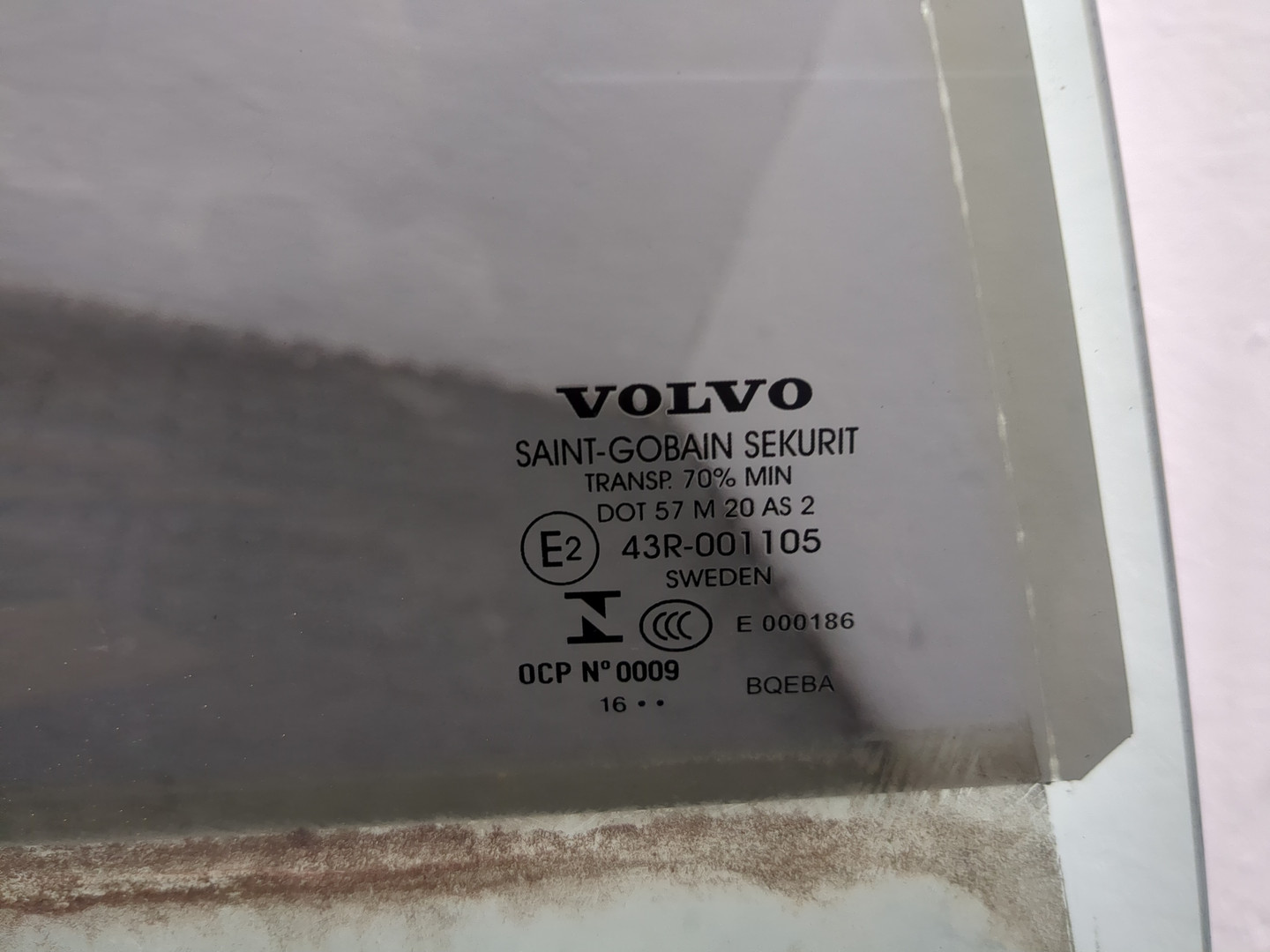 Стекло двери задней правой