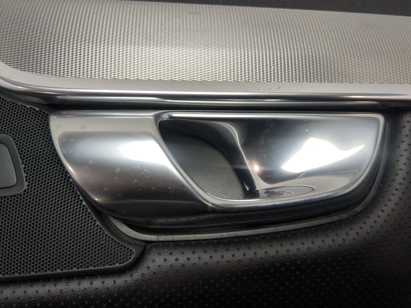 Обшивка двери задней правой