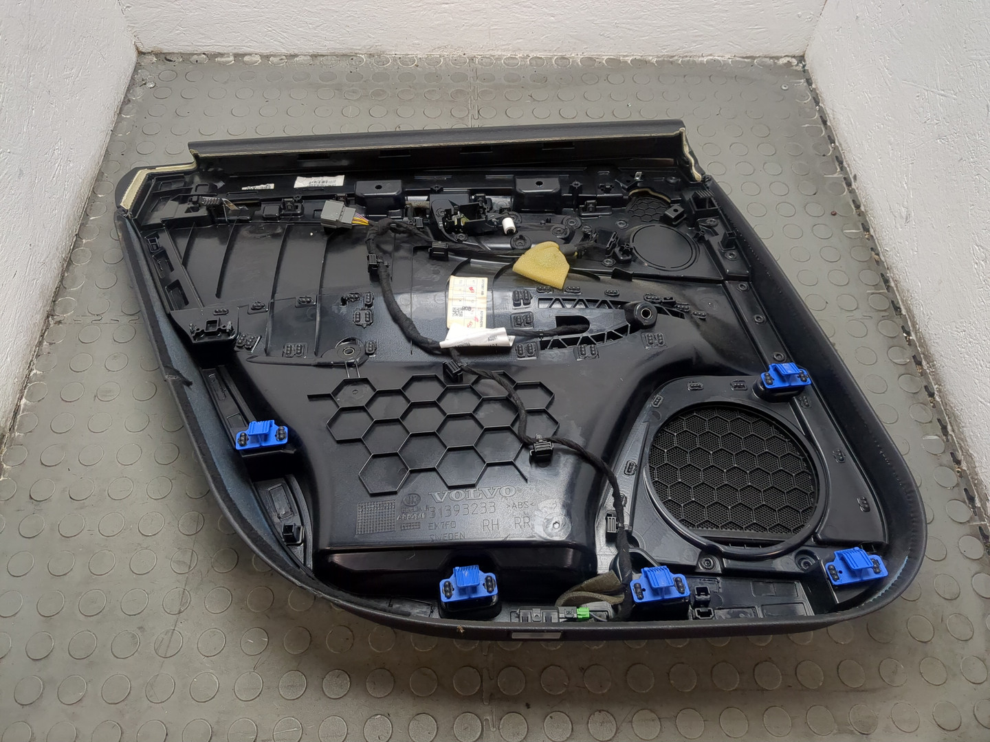 Обшивка двери задней правой