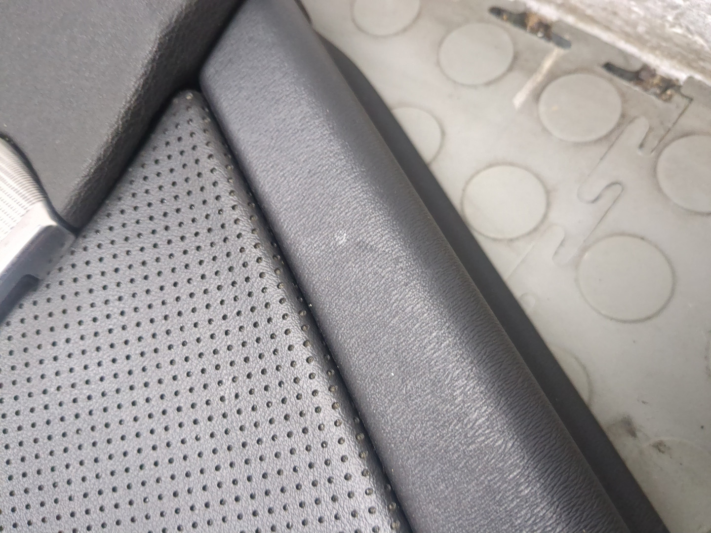 Обшивка двери задней правой