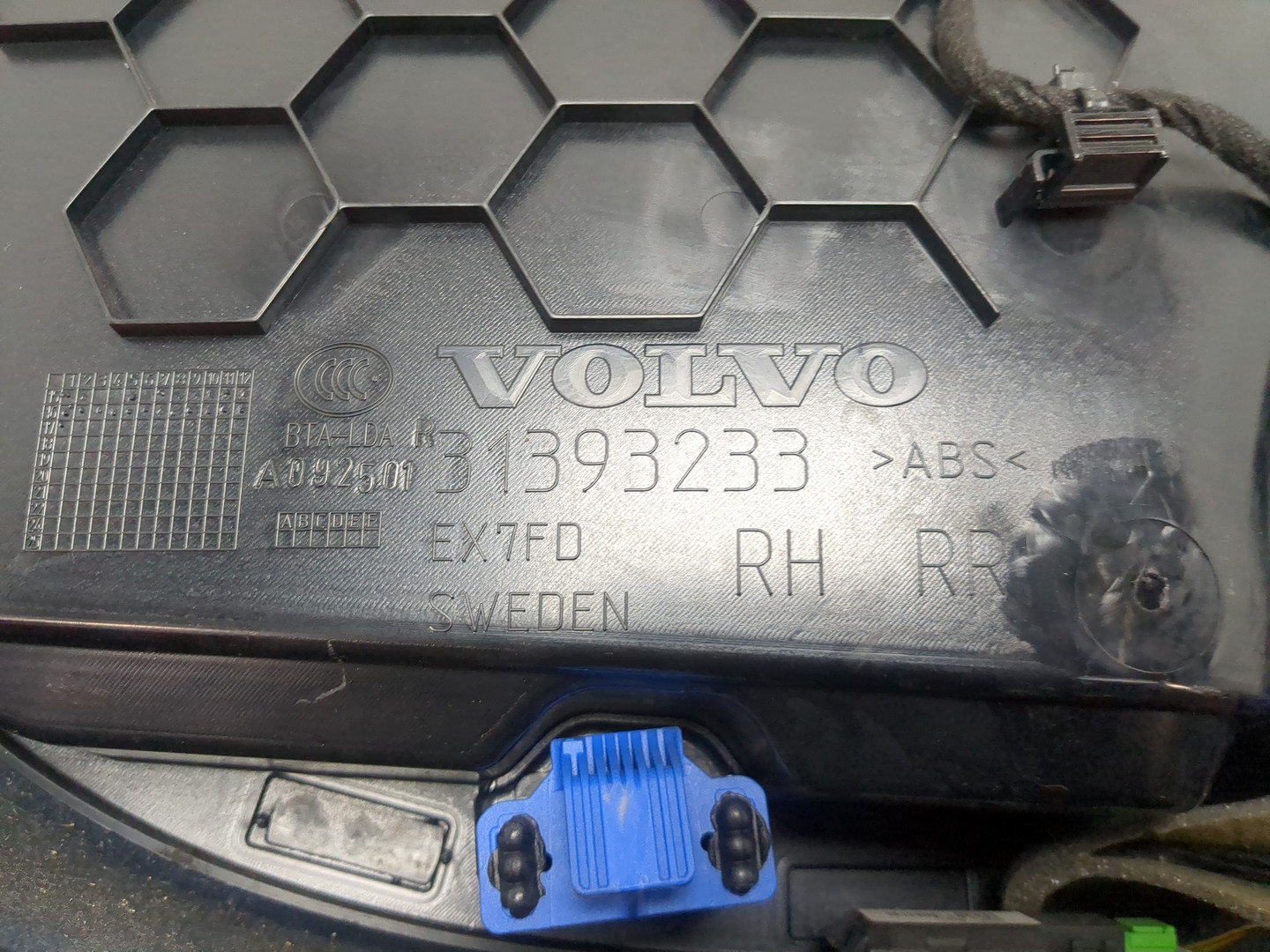 Обшивка двери задней правой