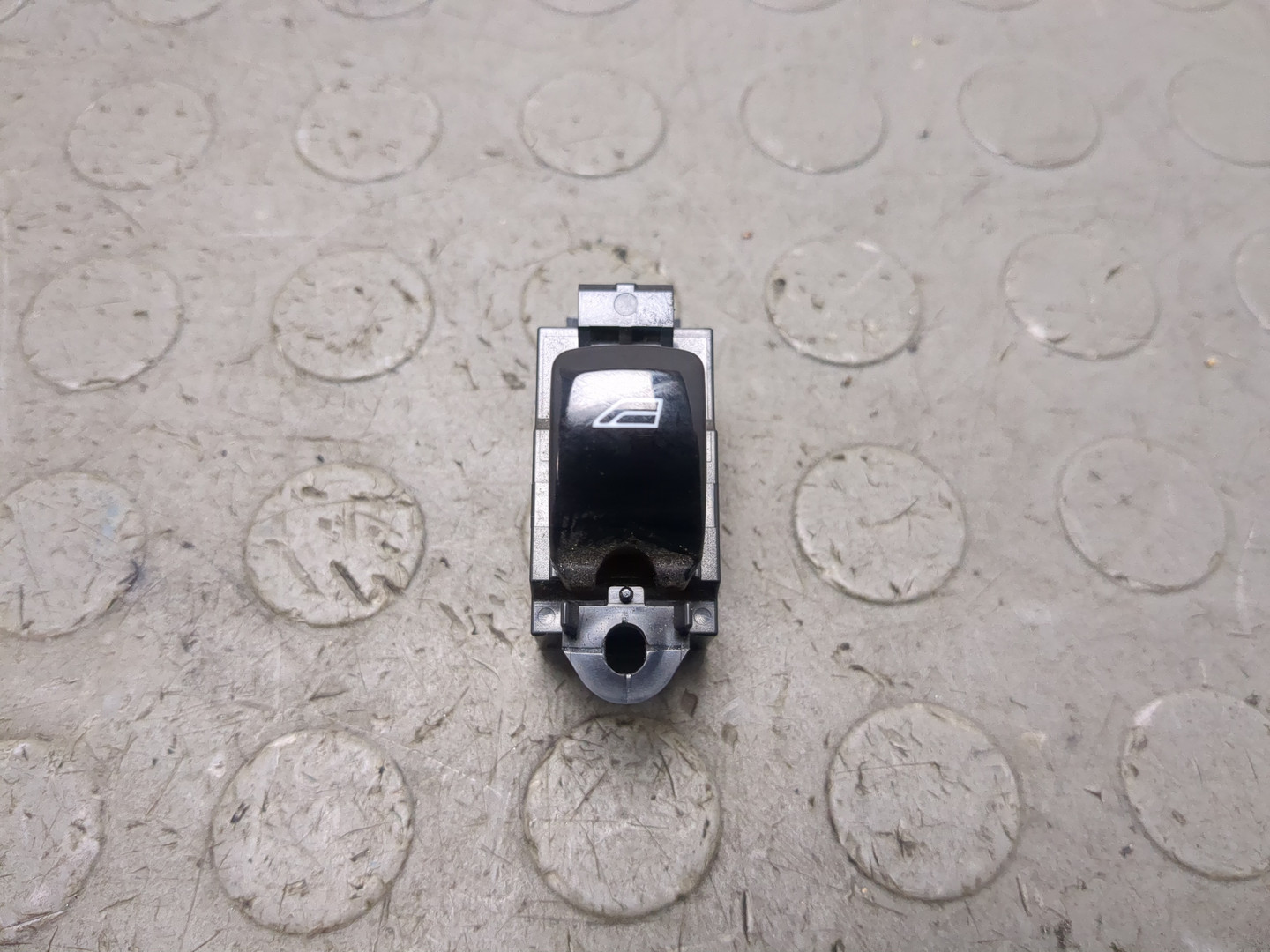 Кнопка стеклоподъемника