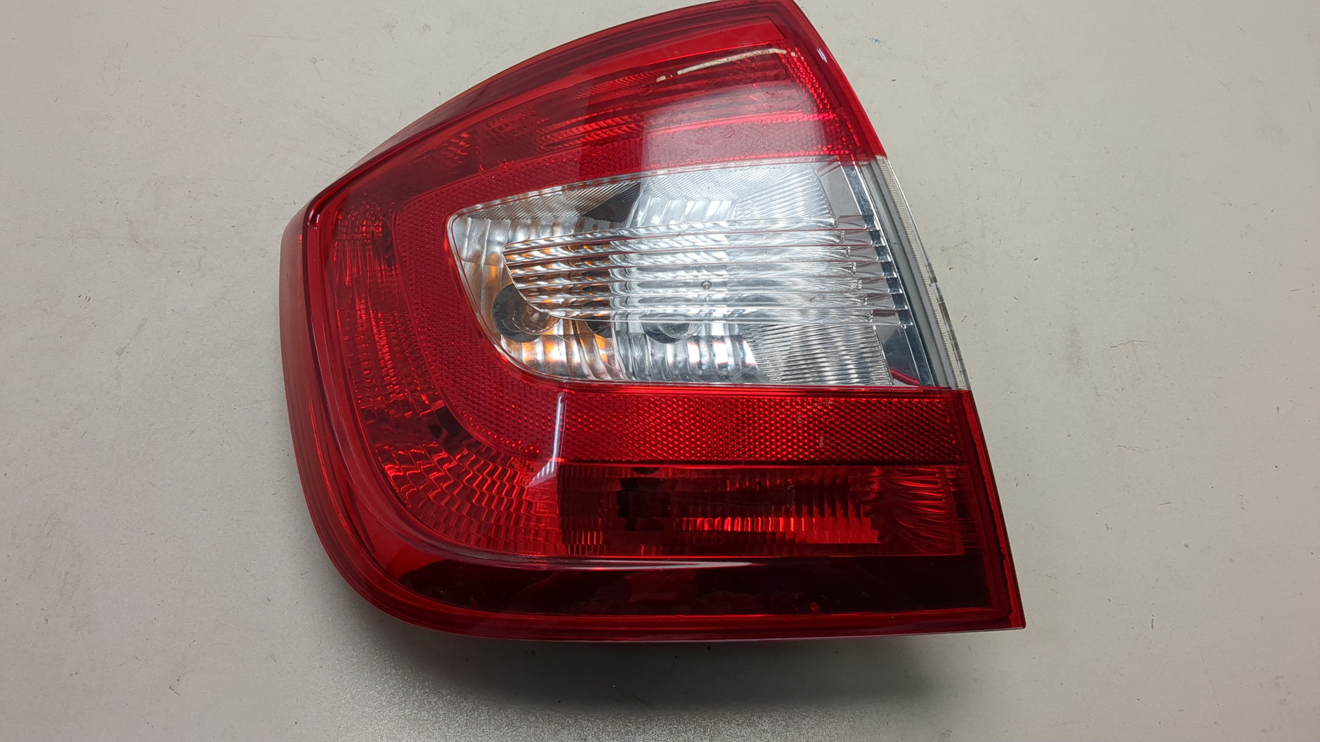 Фонарь задний левый