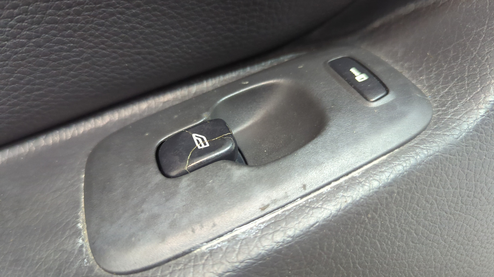 Дверь передняя левая