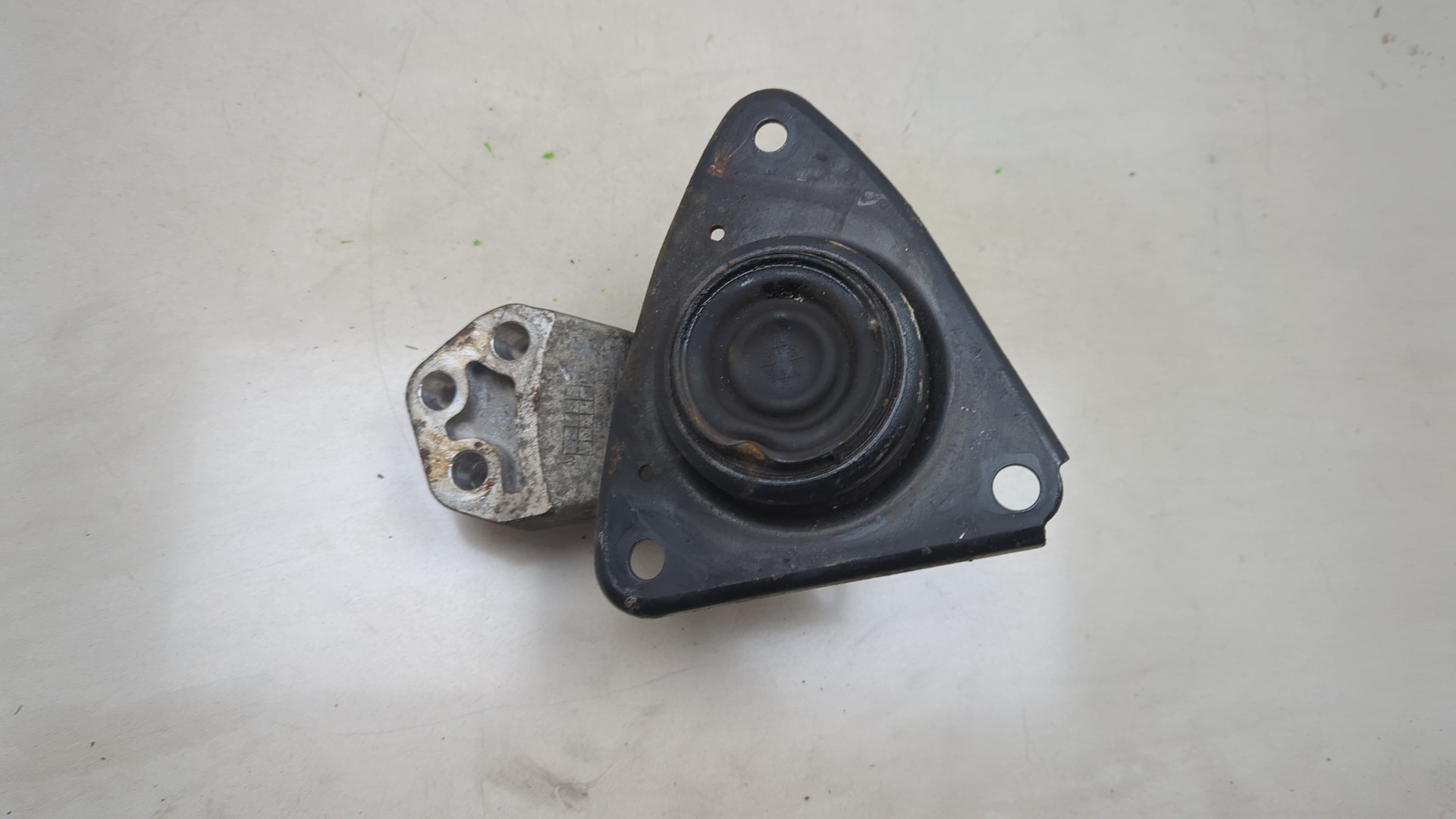 Опора двигателя