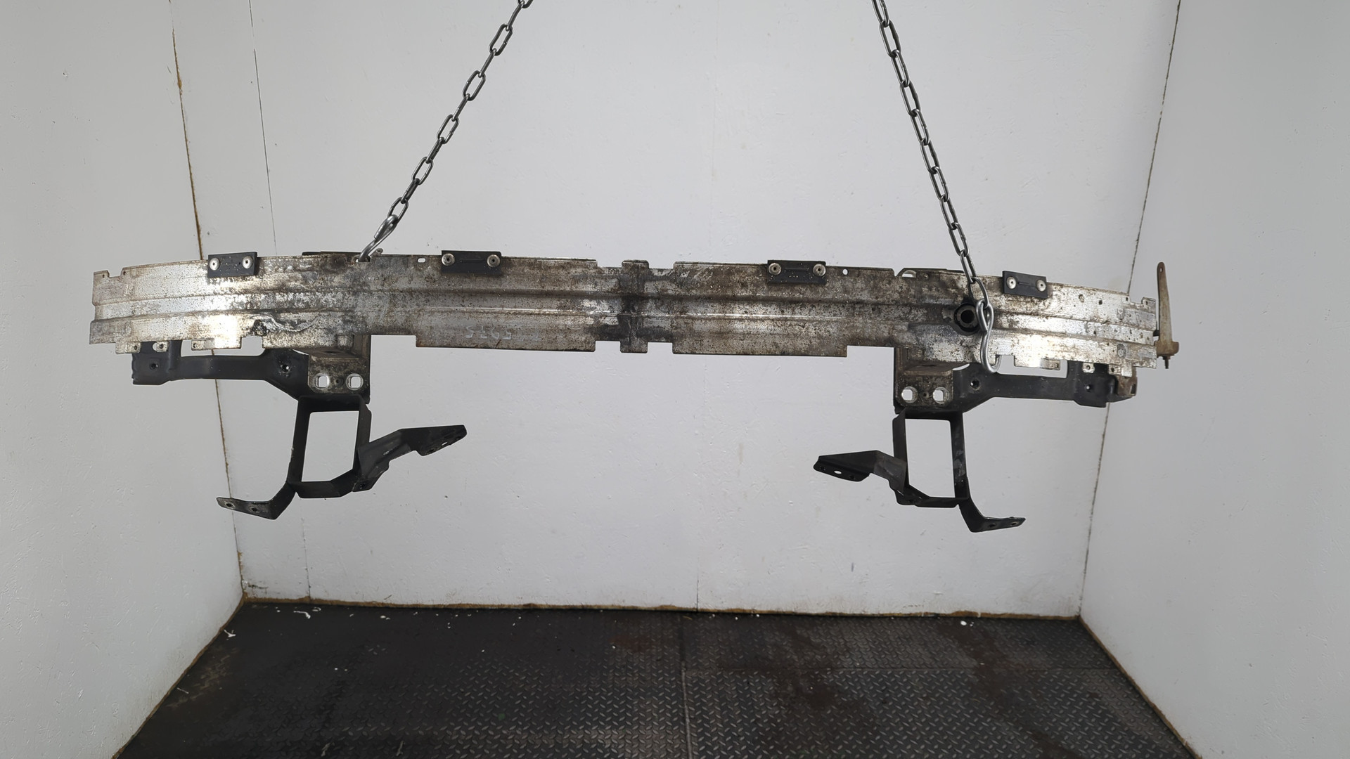 Усилитель переднего бампера