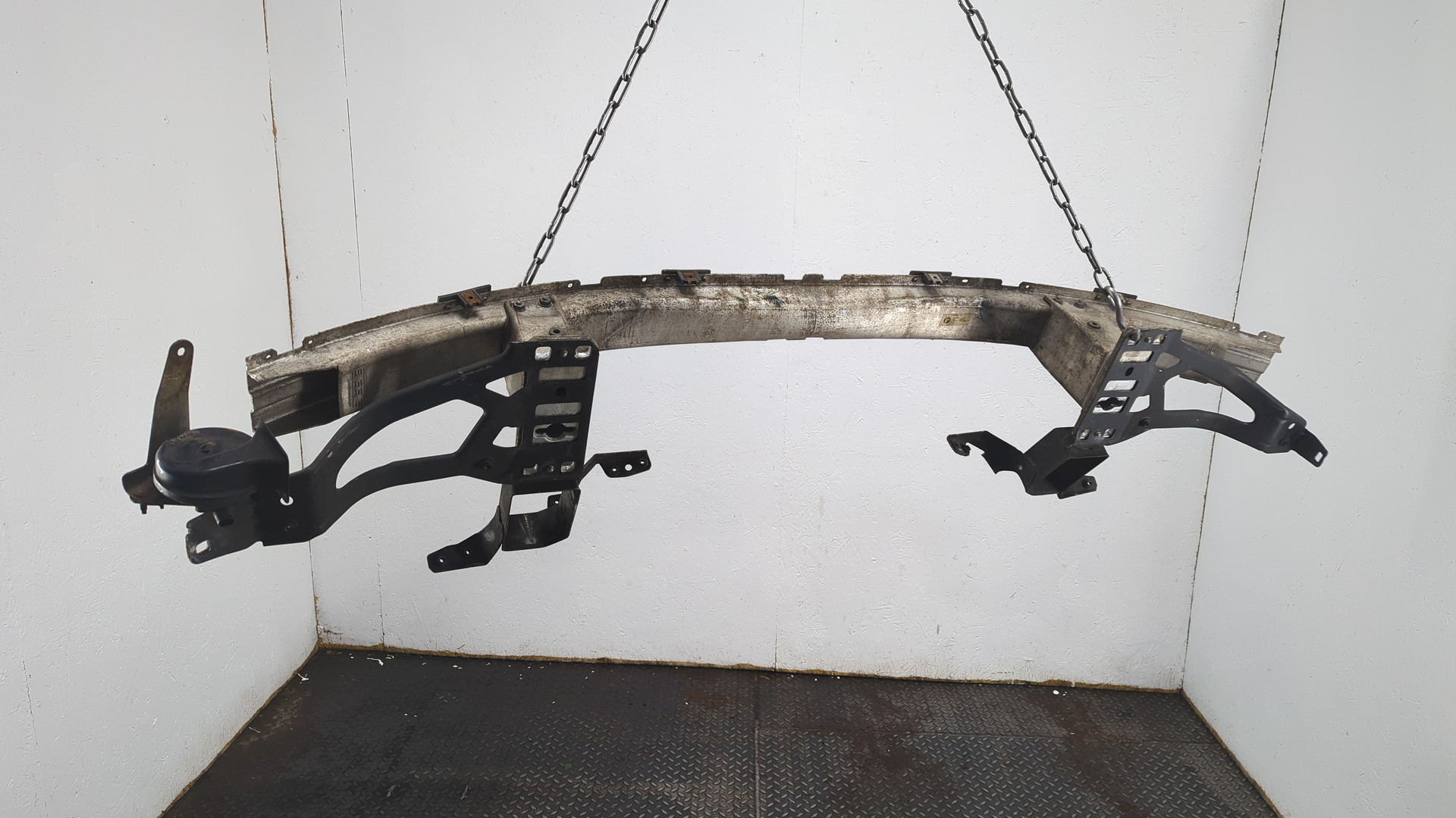 Усилитель переднего бампера